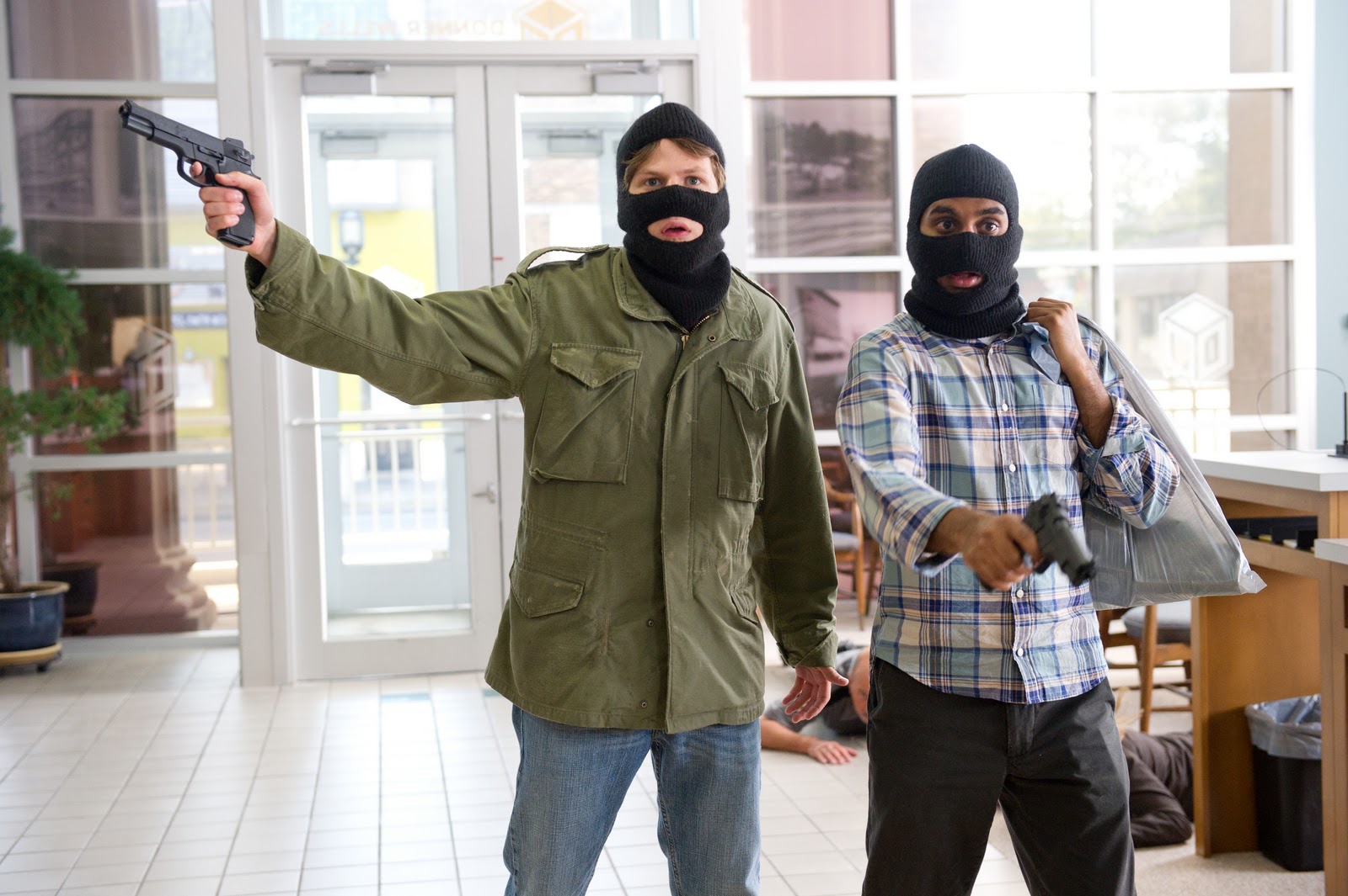 30-minutes-or-less-movie-image-jesse-eisenberg-aziz-ansari-01